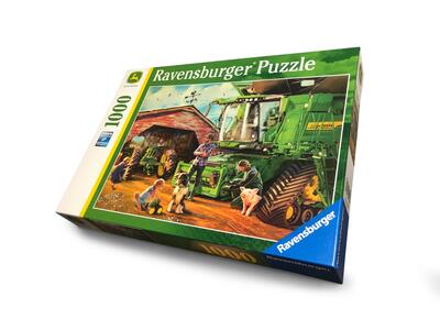PUZZLE JOHN DEERE SKLÍZECÍ MLÁTIČKA NA STATKU, 1000 DÍLKŮ