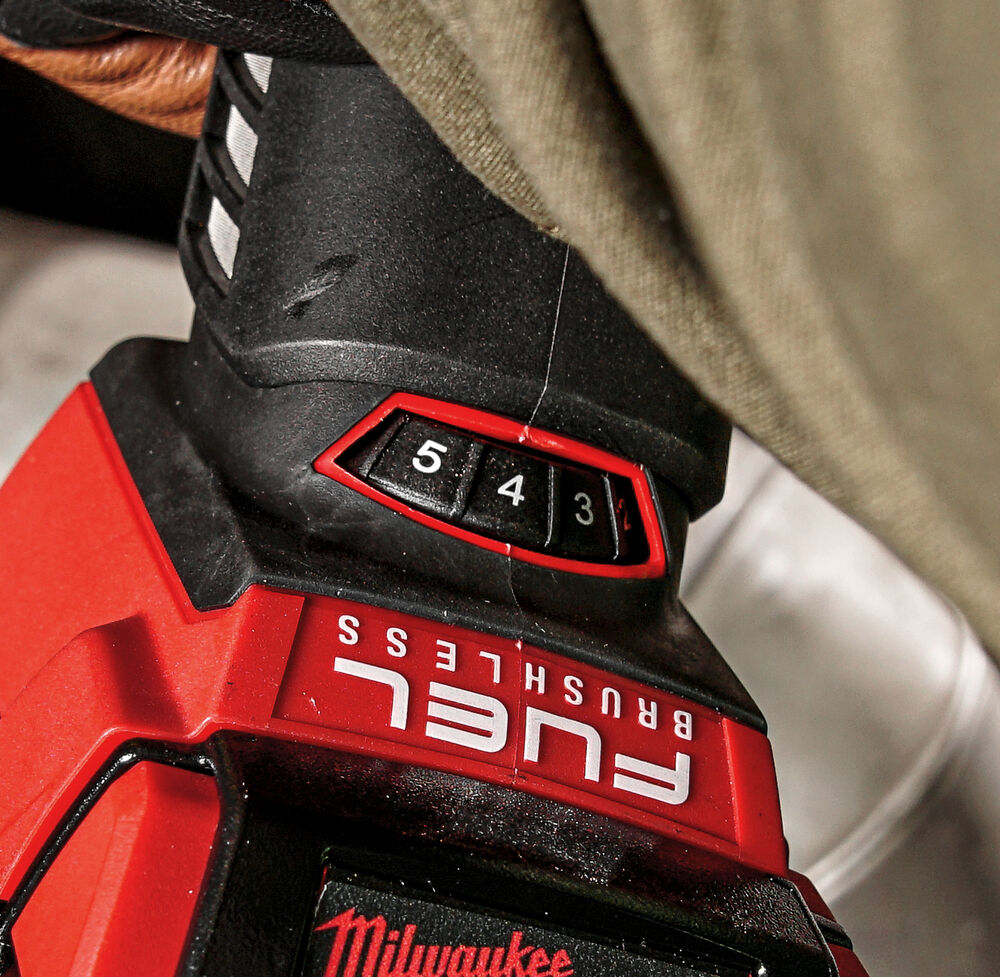 Úhlová bruska 125mm Milwaukee Fuel s kolébkovým spínačem - detail
