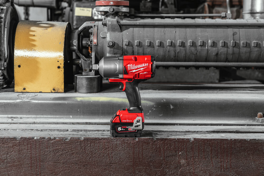 Rázový utahovák Milwaukee M18 Onekey 3/4 - pohled z boku