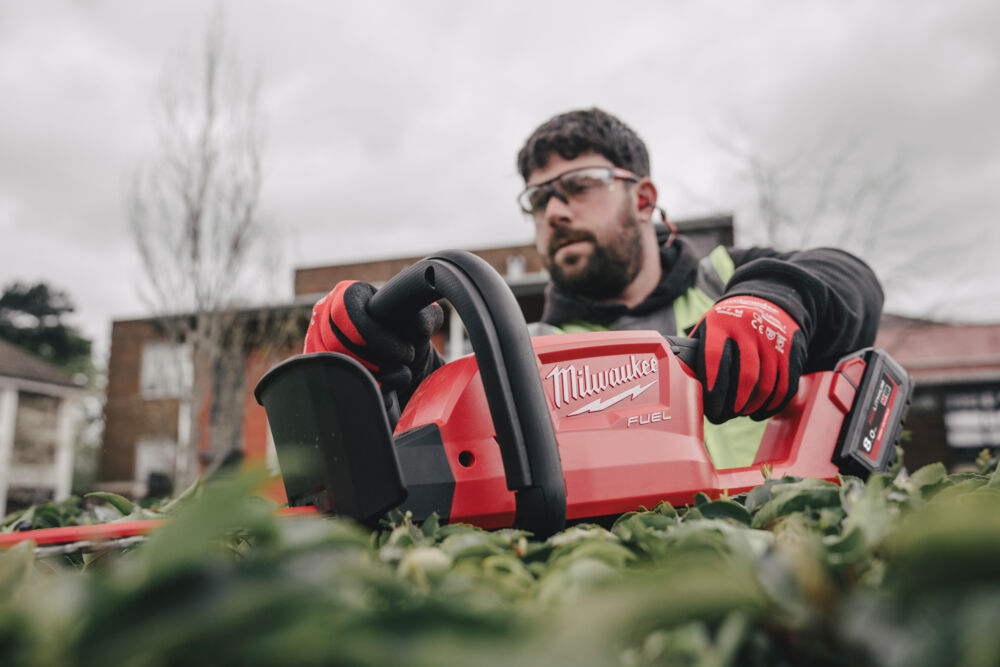 PLOTOSTŘIH MILWAUKEE M18 FUEL 45 CM