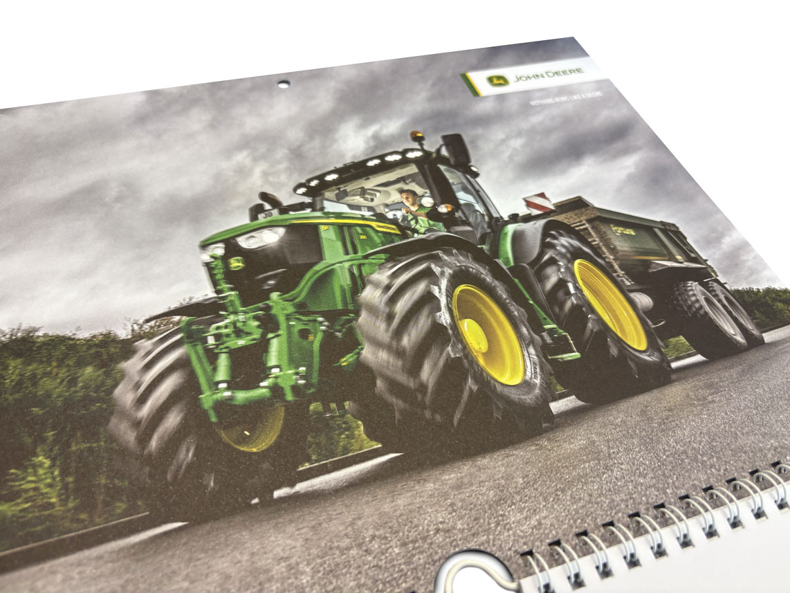NASTENNY-KALENDAR-JOHN-DEERE-2026-B.jpg