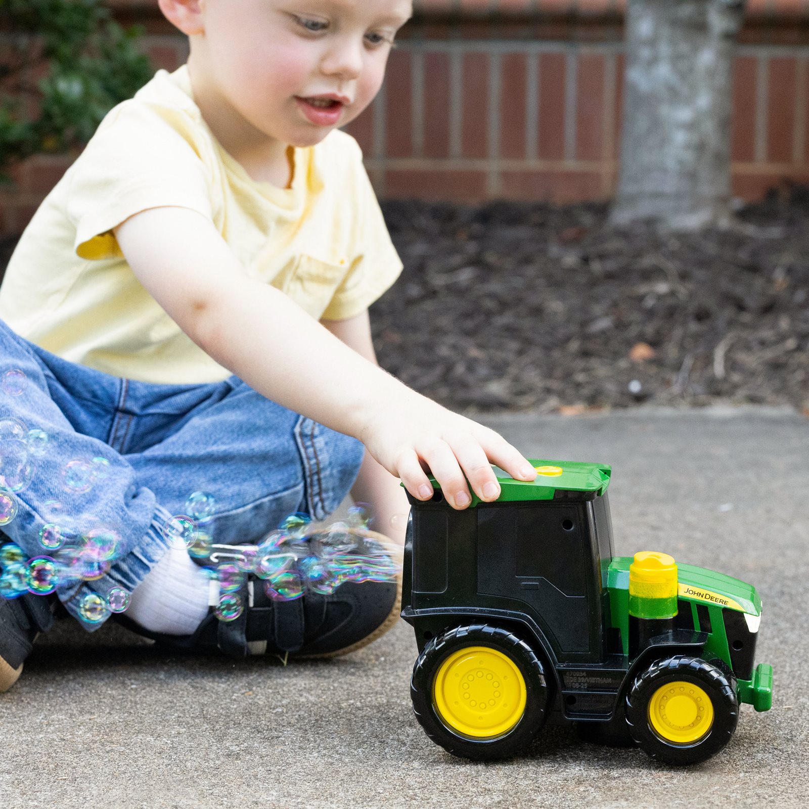HRACKA-JOHN-DEERE-TRAKTOR-BUBBLE-N-GO_E.jpg