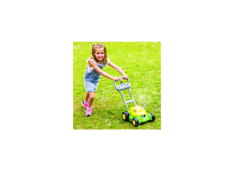 Sekačka pro děti John Deere Bubble´n Go - příklad použití