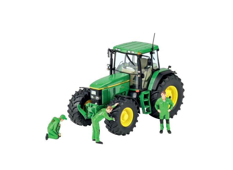 Mechanici John Deere 3ks - pohled s traktorem (není součástí)
