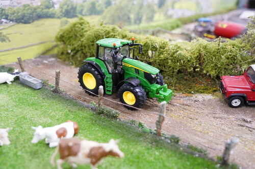 MODEL-JOHN-DEERE-TRAKTOR-6M-240-D.jpg
