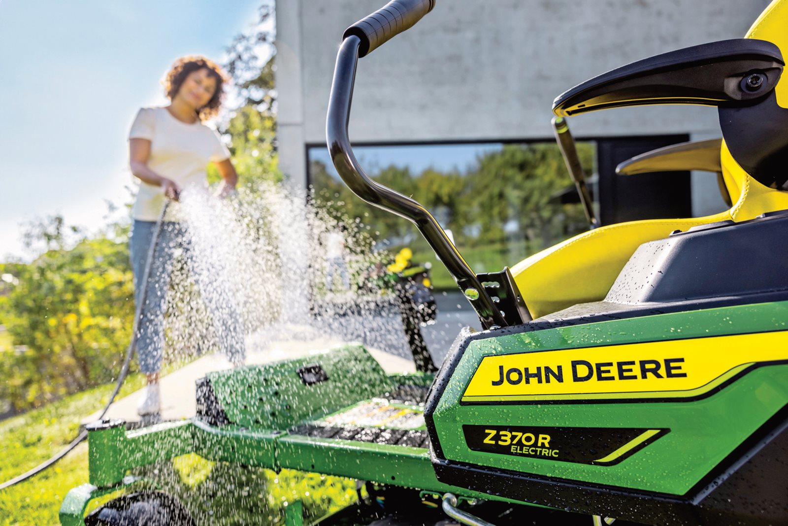 JohnDeere_ZTRAK_Z370R-Electric_11.jpg
