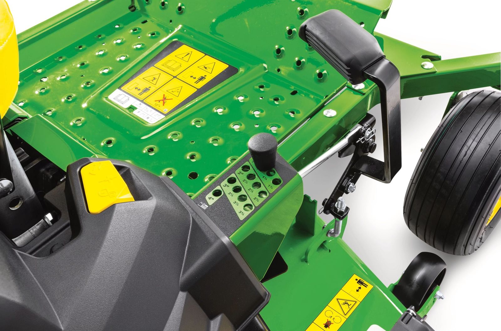 Žací stroj John Deere Z515E ZTRAK - snadné nastavení výšky sečení trávníku