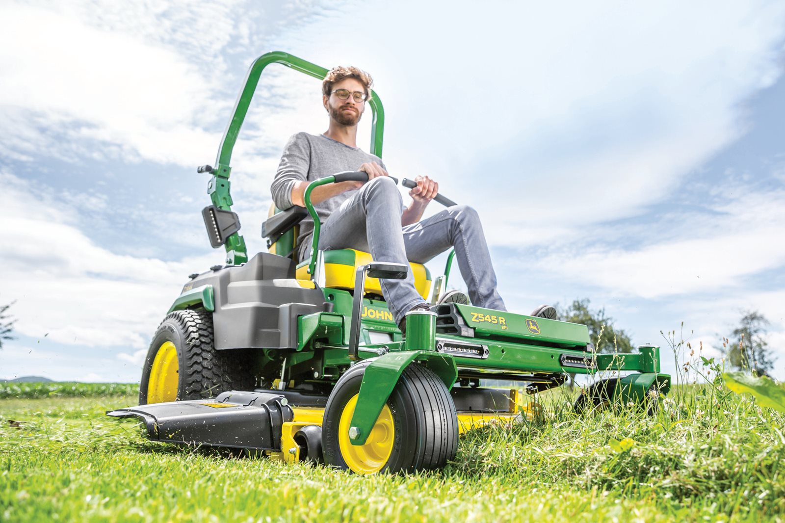 Žací stroj John Deere Z545R ZTRAK - stroj v akci