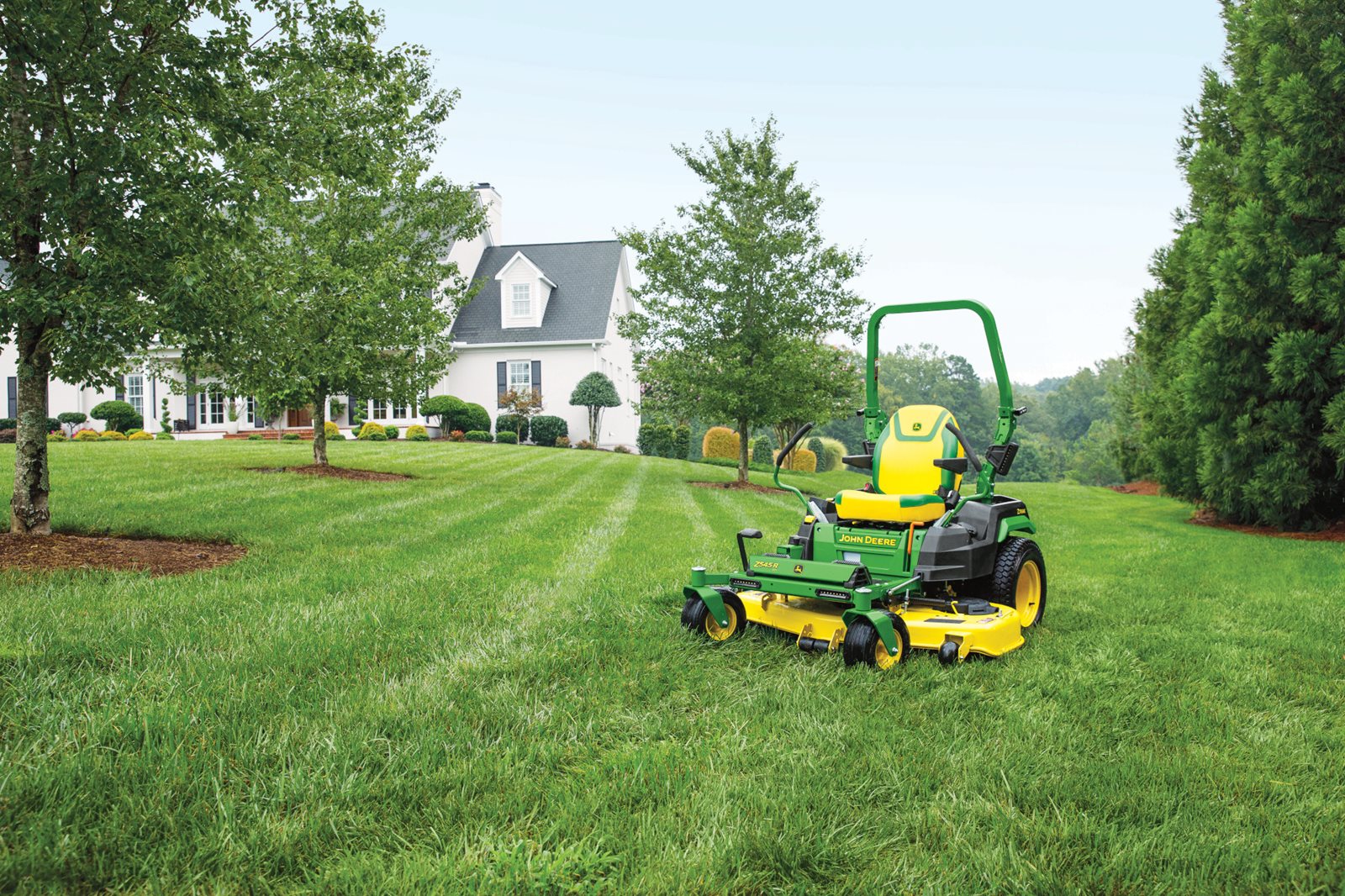 Žací stroj John Deere Z545R ZTRAK - udržujte vaši zahradu jednoduše, rychle a kvalitně