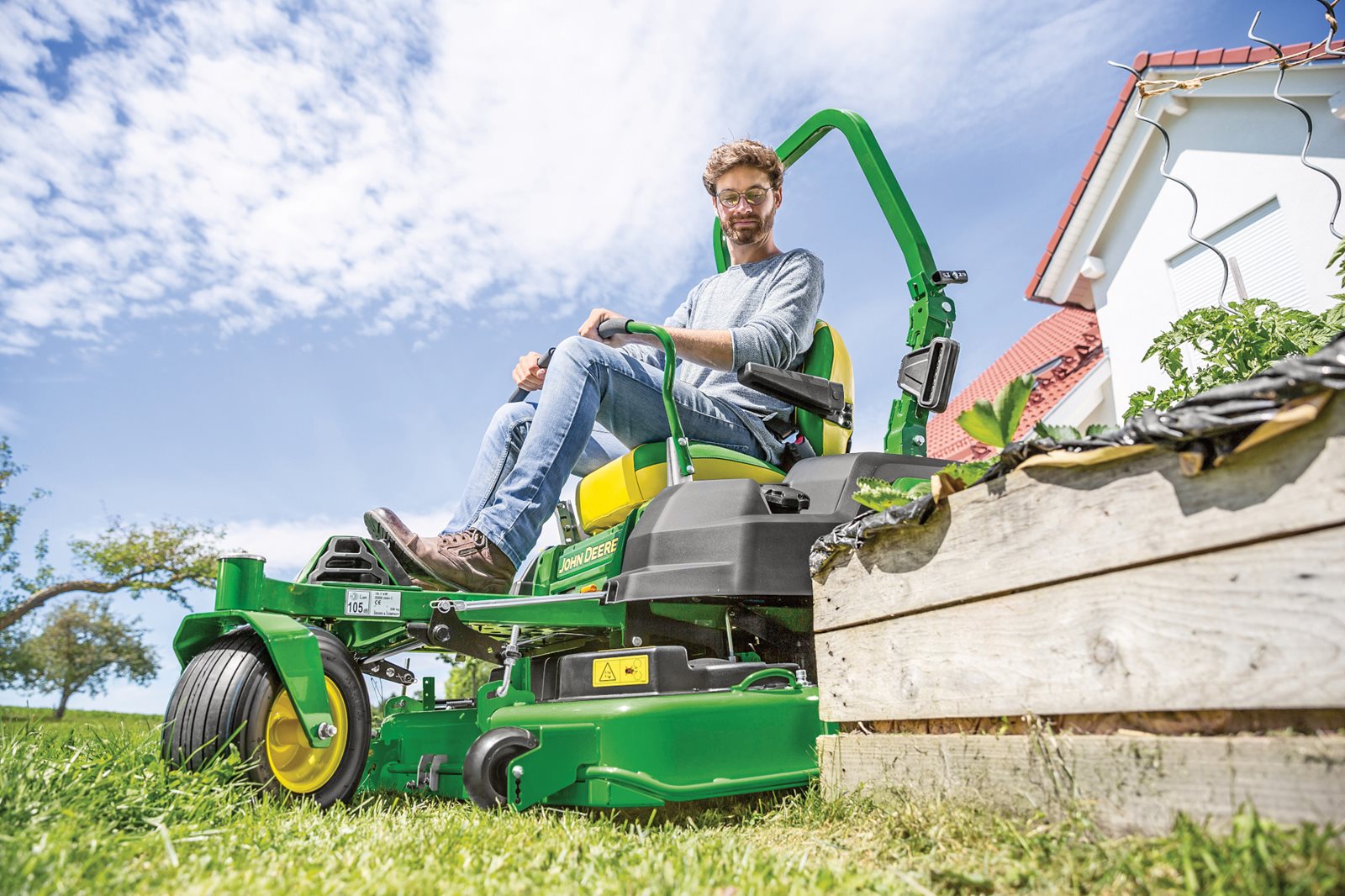 Žací stroj John Deere Z545R ZTRAK - na vaší zahradě zvládne každý detail