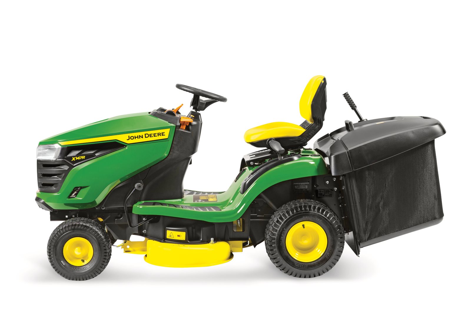 Zahradni-traktor_John-Deere_X147R-pohled-zboku.jpg