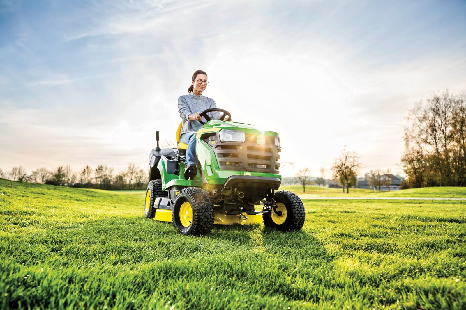 Zahradni-traktor_John-Deere_X147R_snadna-prace.jpg