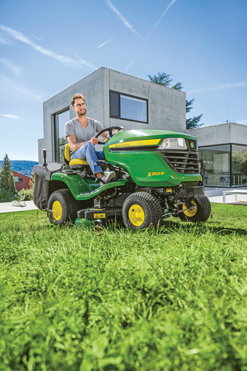 Zahradní traktor John Deere X350R - Snadno se ovládá pomocí ovládacích pedálů převodovky Twin Touch