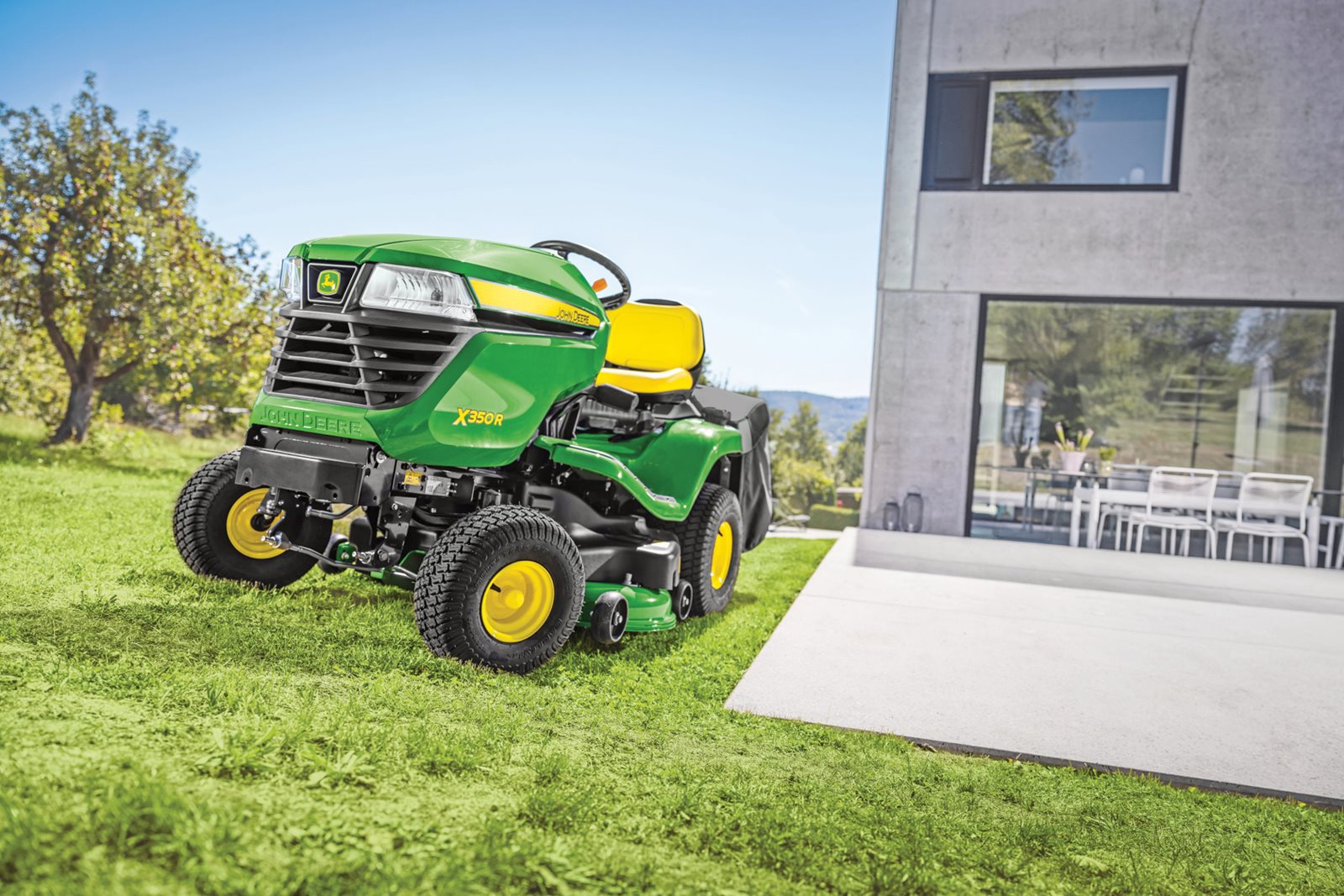 Zahradní traktor John Deere X350R - špičková kvalita, skvělý design, úžasný výkon