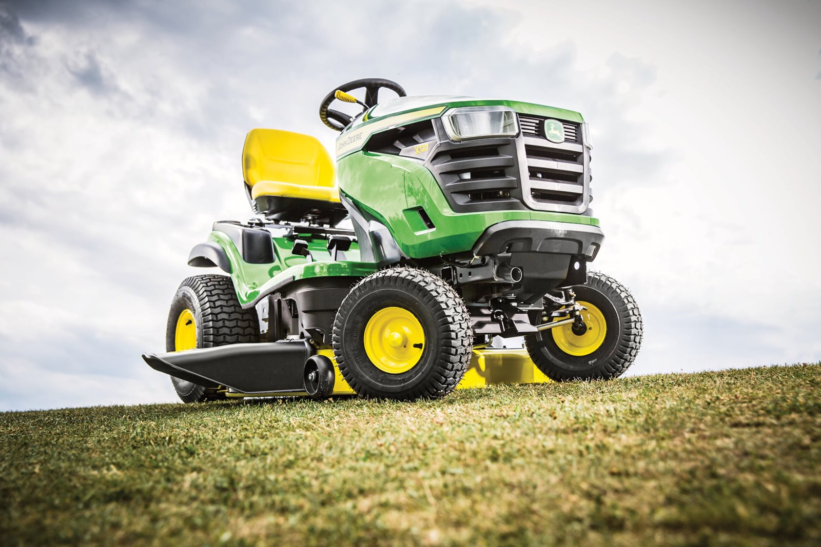 Zahradní traktor John Deere X127
