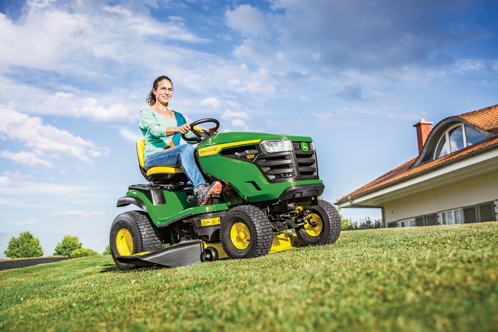 Zahradní traktor John Deere X127
