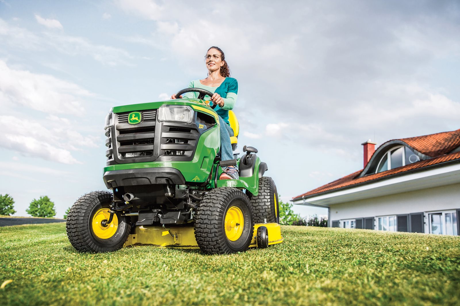 Zahradní traktor John Deere X127