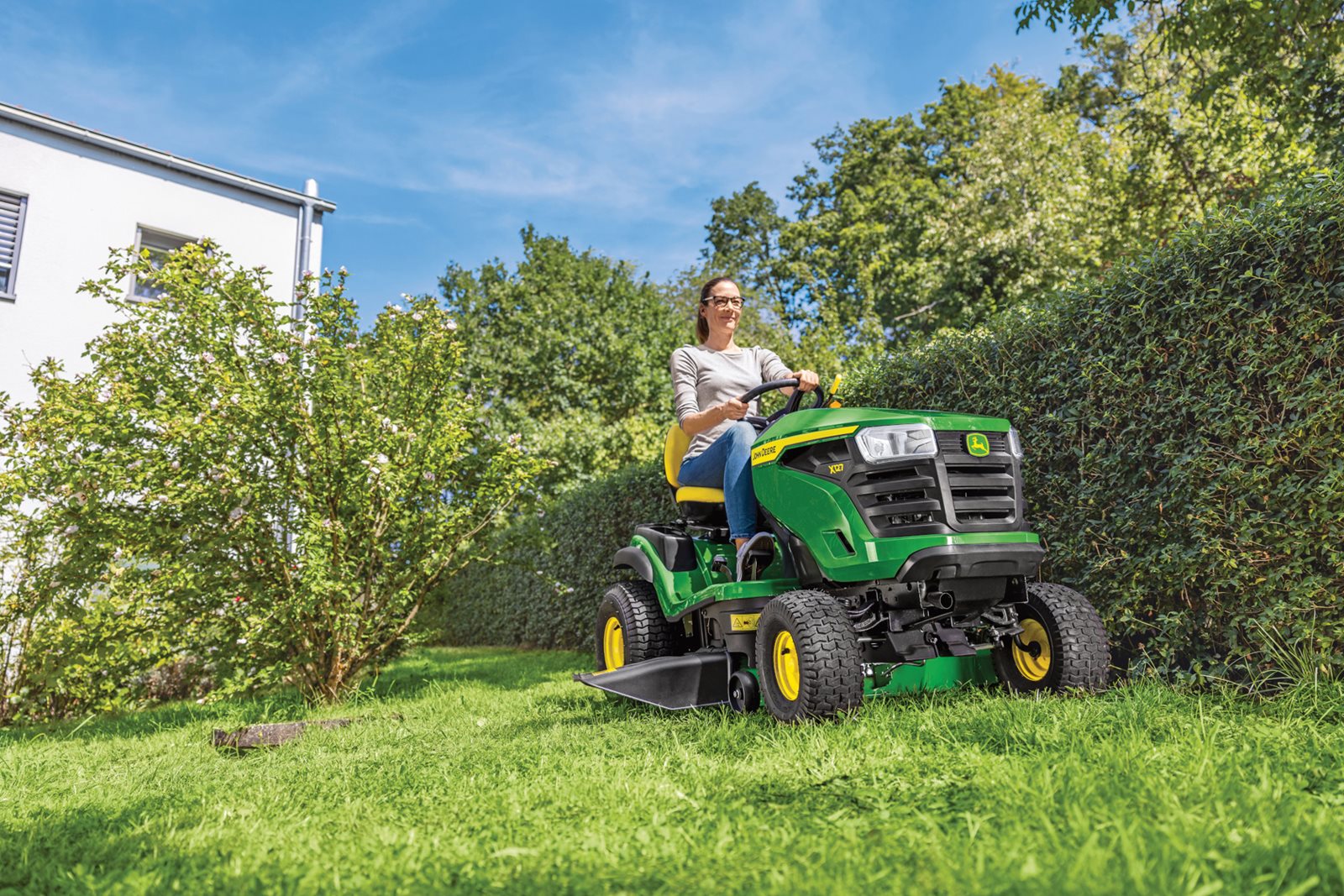 Zahradní traktor John Deere X127, snadné ovládání